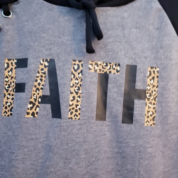 Gray & Black Faith Sweatshirt SZ M - Picture 7 of 11